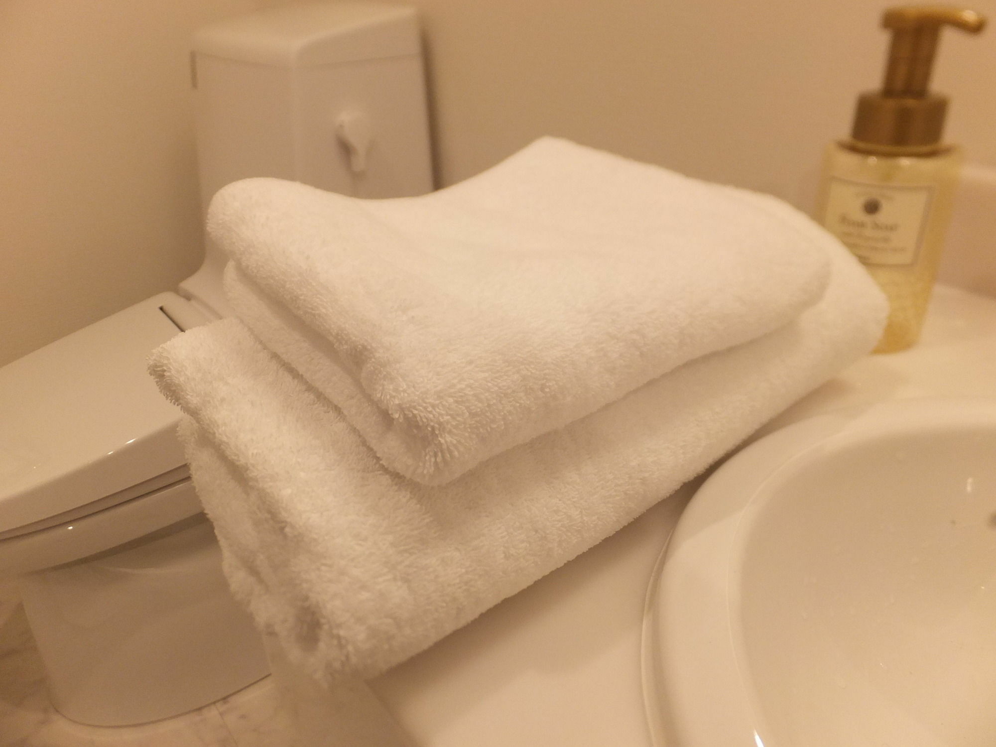 Racine Self Check-in Hotel